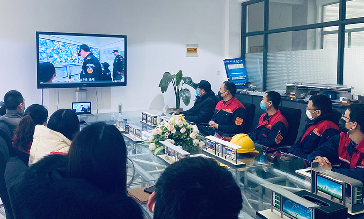 榮大公交候車亭廠家組織員工觀看復工消防公開課配圖一 榮大公交候車亭廠家組織員工觀看復工消防公開課配圖一