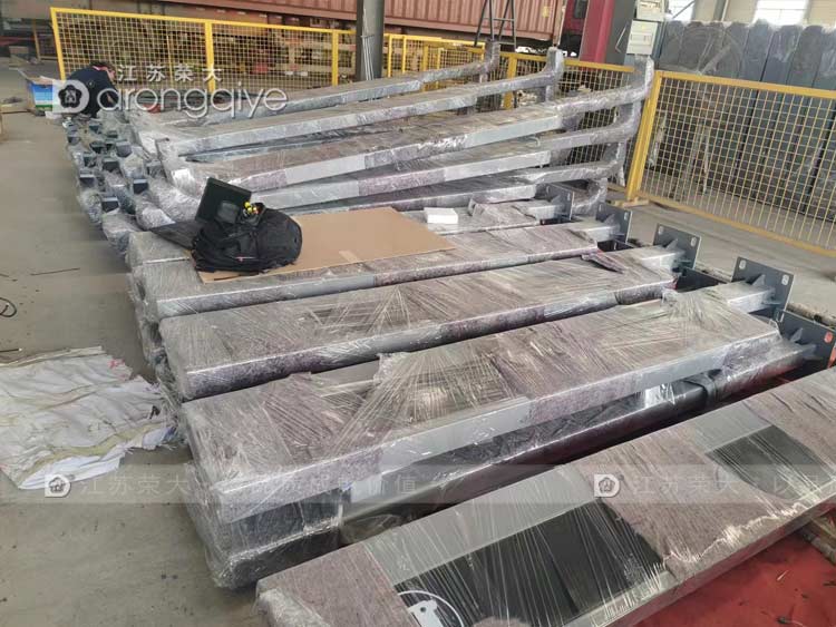 出口公交站臺候車亭正在裝車圖片 出口公交站臺候車亭正在裝車圖片