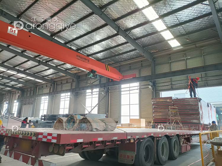 山西仿古公交車站臺正在裝車 山西仿古公交車站臺正在裝車